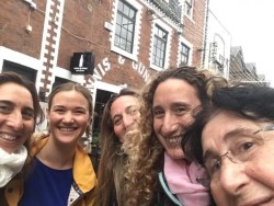 Даниэла, Аргентина - сентябрь 2017   «Мы встретили Кати в Глазго и с удовольствием провели 3 часа, прогуливаясь по чудесному городу
